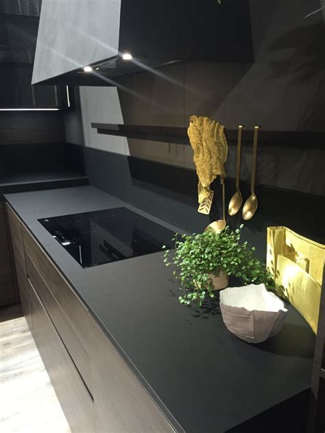 Drama And Elegance Reflected In A Black Kitchen Countertop Luxus
