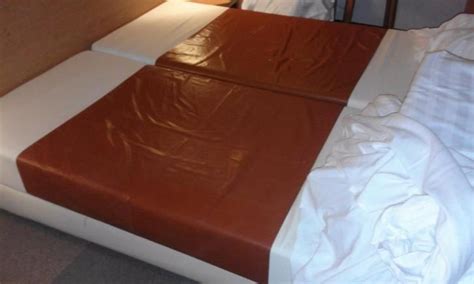Die teilwaschung im bett ist ebenfalls eine form der körperpflege. Ehebett | Gummilaken 100x80cm | Pinterest