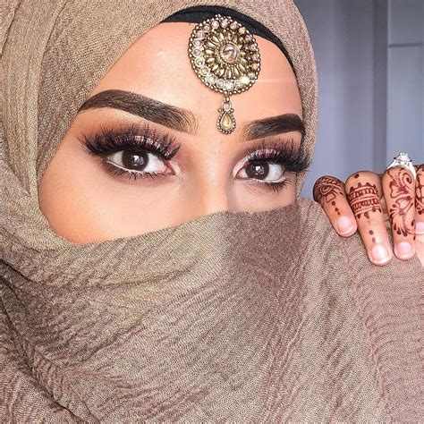 Pin By Luxyhijab On Hijabis Makeup Looks مكياج المحجبات Arabic Eye