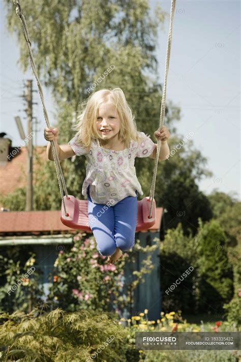Swinging Girl Br