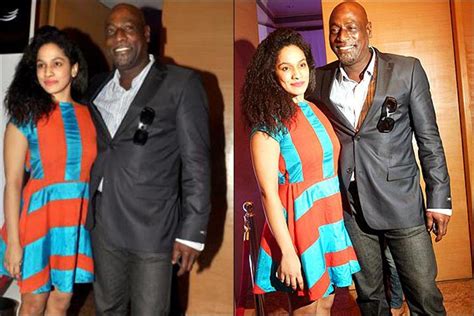 Neena gupta husband, daughter, and affairs. Neena Gupta's Marriage: Masaba's Single Mother Finds Love