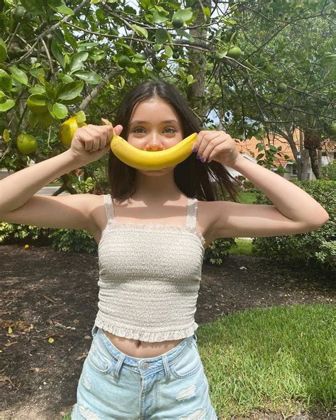 Sophie Michelle Sanoo Instagramissa “hi 🍌 Just Wanted To Let You All Know How Much You