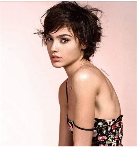 Short Haired Gal Gadot Is Definitely Goals Transitiongoals