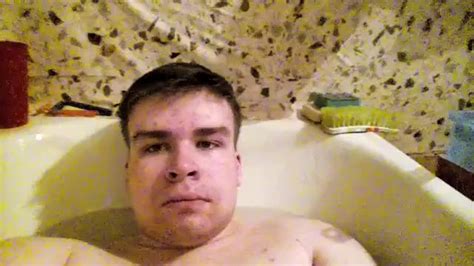 Дрочит ногами в ванной сам себе Self Suck Autofellatio Self Footjob