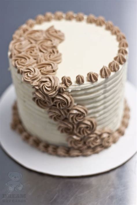 I am based in frisco, texas and i enjoy creating custom designed cakes and cupcakes from my home bakery (private residence). Buttercream Cake | Pasteles y tartas, Tortas postres