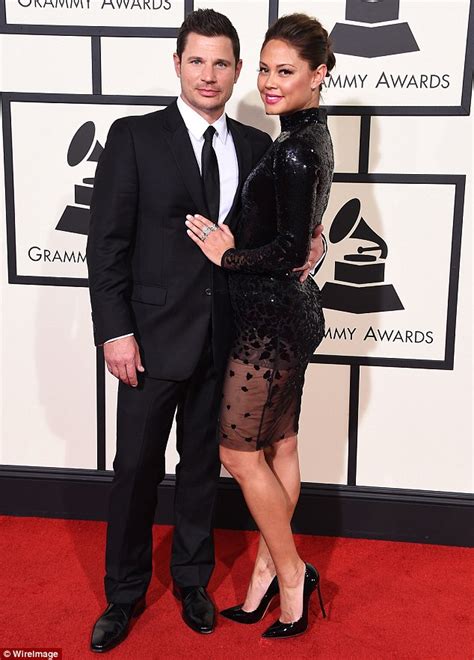 Vanessa Lachey Kisses Husband Nick At Grammy Awards 2016 Daily Mail