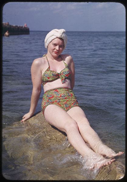 30 Stunning Vintage Portrait Photos Of Women In Bathing Suits In The