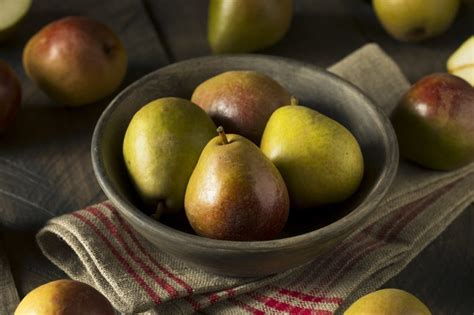 7 Types Of Pears To Sink Your Teeth Into
