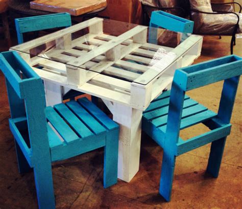 Due move safely the heavier weight of stacked pallets, serving as a table, hardware rolling wheels have. 6 DIY Pallet Furniture Tutorials | Fun Times Guide to Living Green