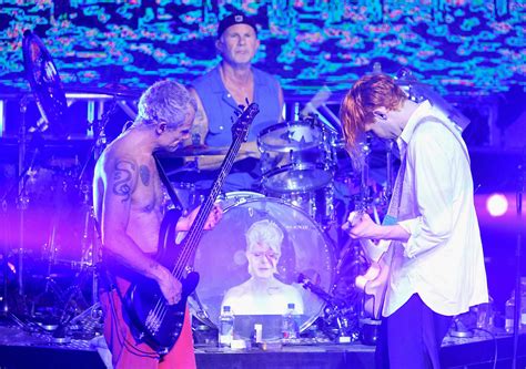 Red Hot Chili Peppers Pay Tribute To Bowie During Mark Cuban Super Bowl