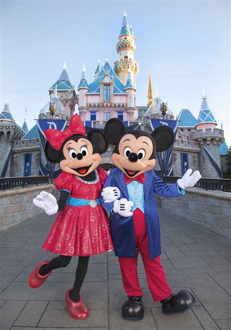 Mickey Mouse And Friends To Wear Sparkling New Ensembles For Disneyland