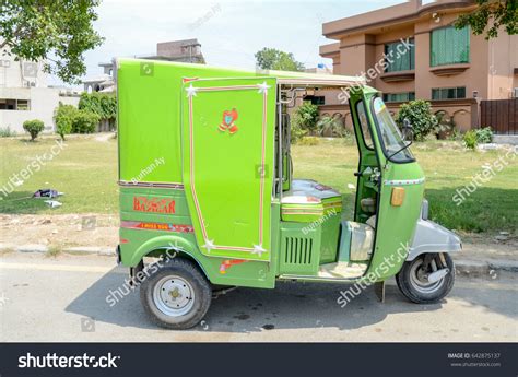 Auto Rickshaw Pakistan Lahore Pakistan On 스톡 사진 642875137 Shutterstock