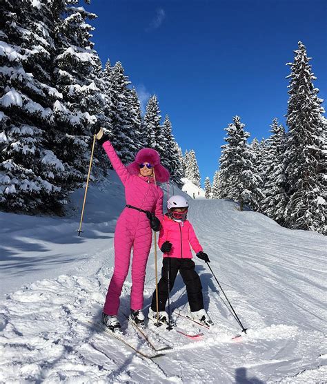 21 Super Cute Ski Outfits For Women Ski Bunny Winter Style 2020