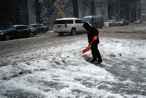 Shoveling Snow Can Kill Men Canadian Study Finds Nbc News