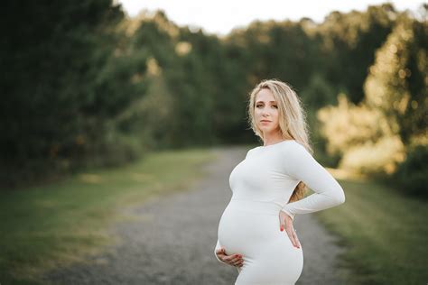 Sydneys Stunning Fall Maternity Session Roswell Maternity Photographer — Katya Vilchyk