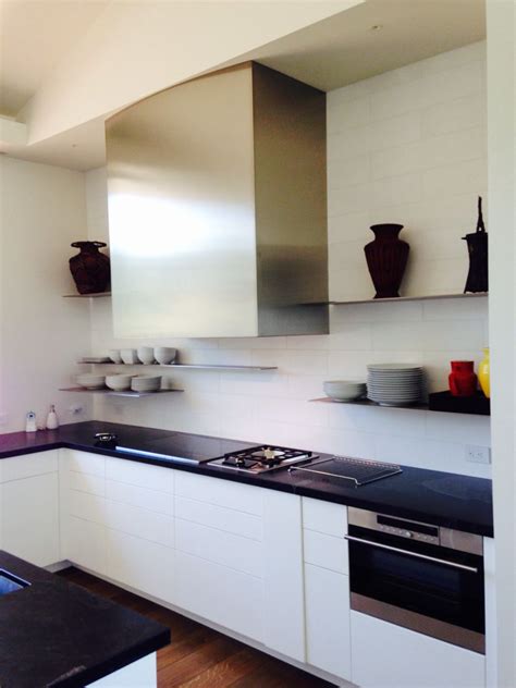 Cosmo's 5mu series under cabinet range hood collection easily fits into an existing cabinet and has premium brushed stainless steel that stylishly blends with existing kitchen appliances for a modern upscale look. Modern Stainless hood with floating stainless plate ...
