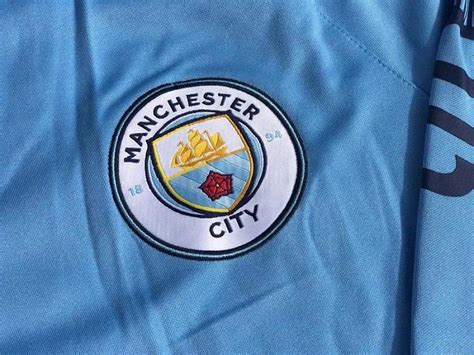 From the 1926 fa cup final until the 2011 fa cup final, manchester city shirts were adorned with the coat of arms of the city of manchester for cup finals. Картинки ФК Манчестер Сити (30 фото) • Прикольные картинки и позитив