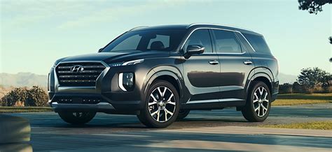 Inside is impressive for an eight seater. 2020 Hyundai Palisade vs 2019 Honda Pilot | Which is ...