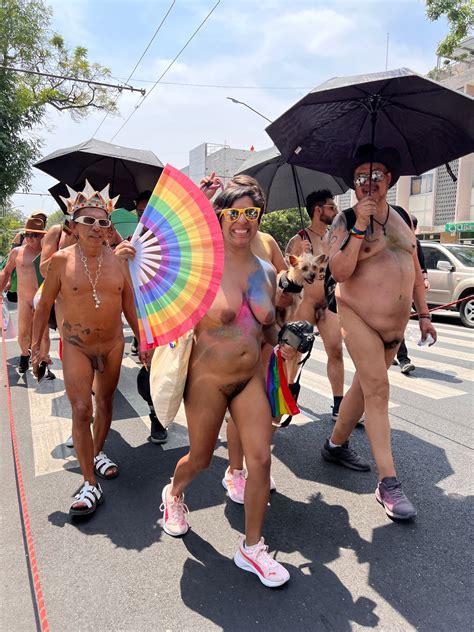 Así Fue La Primera Marcha Al Desnudo En Guadalajara Para Promover La Aceptación De Los Cuerpos