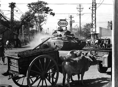 25th Infantry Div Tank In Saigon 1966 History War Saigon Vietnam War