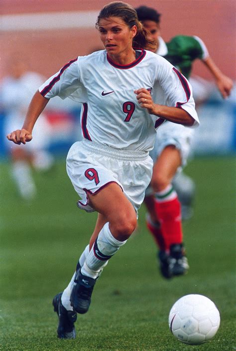 Us Soccer Great Mia Hamm Espnws Top Female Athlete Of Past 40 Years