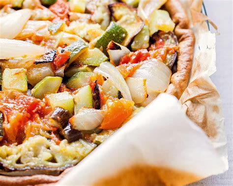 J'ai beaucoup de livres de laurent mariotte pour nos repas quotidiens car ses recettes sont savoureuses et faciles. Ma recette de la tarte à la provençale - Laurent Mariotte