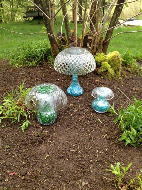 Mushroom Made From Glass Bowls And Vases Garden Art Garden Mushrooms