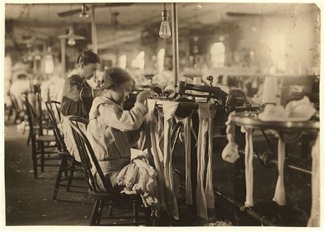 20 Shocking Images Of Child Labor In 1900s Sweltering Industrial