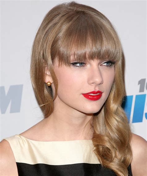 Taylor Swift Long Wavy Casual Hairstyle With Blunt Cut
