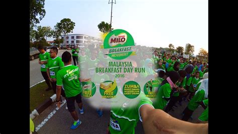 Milo malaysia breakfast day là một sự kiện hằng năm của milo với các hoạt động dành cho gia đinh như vui chơi ăn uống, tư vấn dinh dưỡng sức khỏe với mục đích nâng cao nhận thức về tầm quan trọng của bữa sáng bắt đầu từ năm 2013. MILO-Malaysia Breakfast Day 2016 (Pasir Gudang) - YouTube