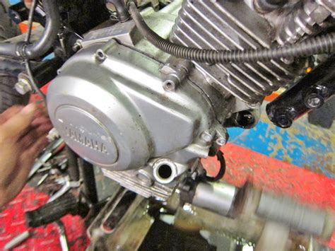 Copy in any manner, in whole or kick starter engine oil pump,filter crankcase bearing,oil seal elastic circlip,washer assembly and adjustment of engine assembly and adjustment of engine. Yamaha YBR 125 Owner Blog : Yamaha YBR 125 cleaning engine ...