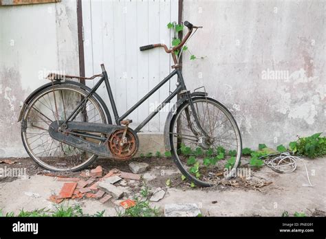 Bicycle Antique Broken Old At Decay And Rust Stock Photo Alamy