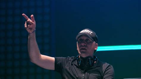 Dj Paul Van Dyk Valt Van Podium A State Of Trance Festival In Utrecht