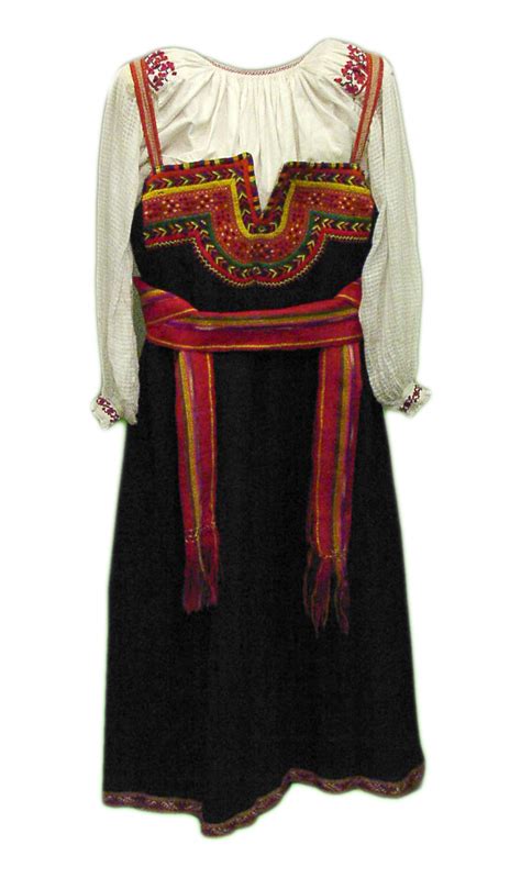 Abiti popolari della Russia: il sarafan uno dei costumi tradizionali ...