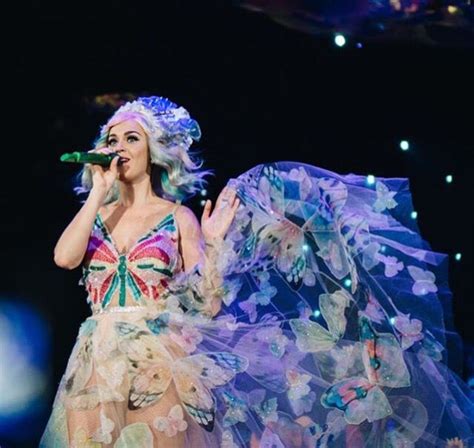 Katy Perry Prismatic World Tour Prismatic World Tour Katy Kat I Kissed A Girl Katy Perry