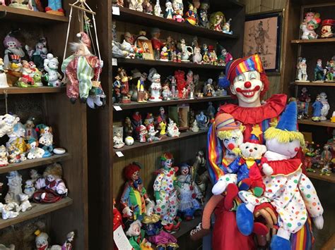 ‘clown Motel Inside The Nevada Hotel In Haunted Town Of Tonopah The