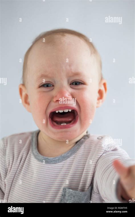 Screaming Girl Hi Res Stock Photography And Images Alamy
