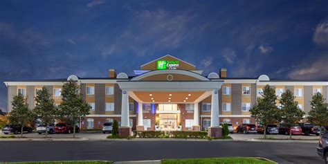Woodhaven Hotel near Ford Field Detroit | Holiday Inn Express & Suites