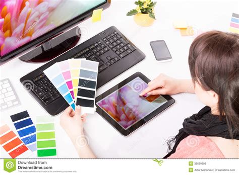 We did not find results for: Grafische Ontwerper Op Het Werk. Kleurensteekproeven ...