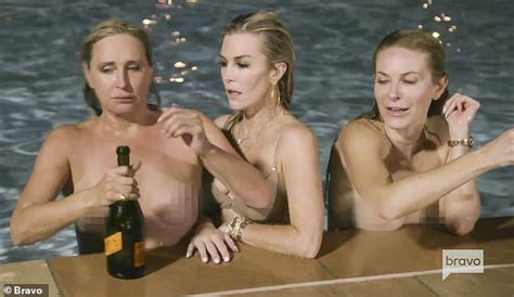 Rhony Leah Mcsweeney Lures Sonja Morgan And Tinsley Mortimer To Go Skinny Dipping Daily Mail