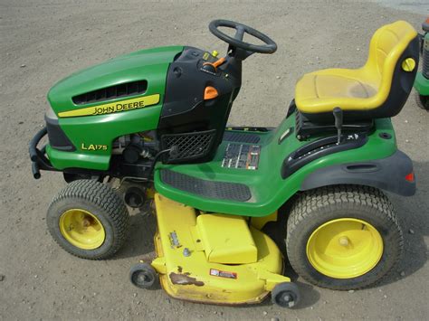 John Deere La175 Lawn Tractor John Deere Lawn Tractors John Deere