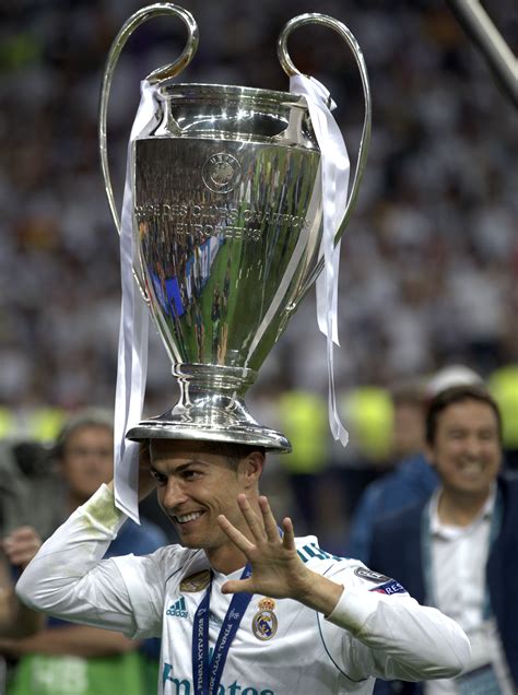 12 Awesome Photos Of Real Madrid Celebrating Champions League Title