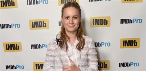 Brie Larson Accepts Imdbs Starmeter At Tiff Dinner Party