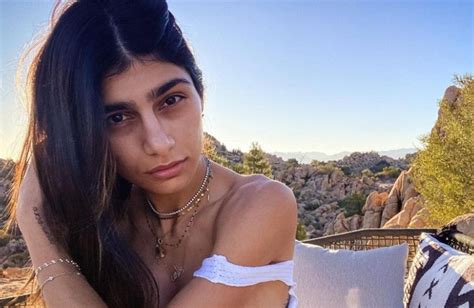 Mia Khalifa Promociona Su OnlyFans Con Foto En Bikini