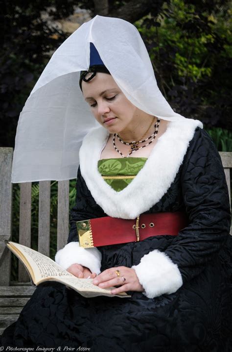 15th Century Lady Clothing By Prior Attire Medieval Garb Medieval