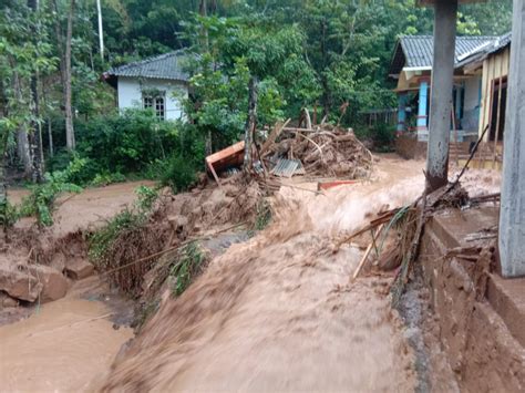 Berita Magelang Hujan Deras Bandongan Diterjang Banjir Bandang