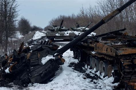 O Que Resta Da Artilharia Russa Destruída Na Ucrânia Fotografias SÁbado