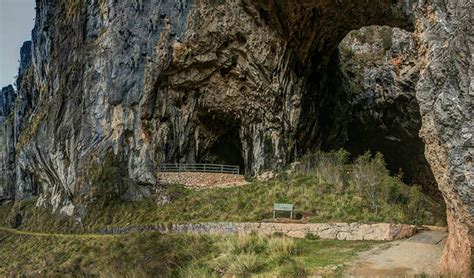 Yarrangobilly Caves Castle Walk Nsw Holidays And Accommodation
