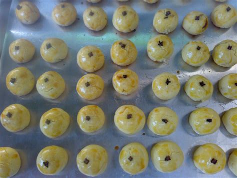 Maybe you would like to learn more about one of these? JUAL KUE KERING DAN KUE LEBARAN: Nastar Cengkeh