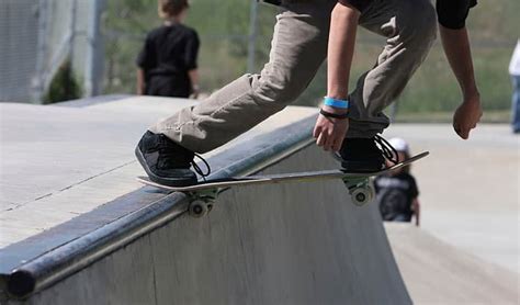 How To Carve On A Skateboard 7 Steps With Pictures